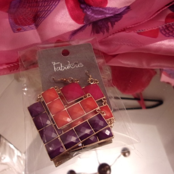 38C DELTA B BRA, VINTAGE SCARF, NWT EARRINGS. - Picture 4 of 5